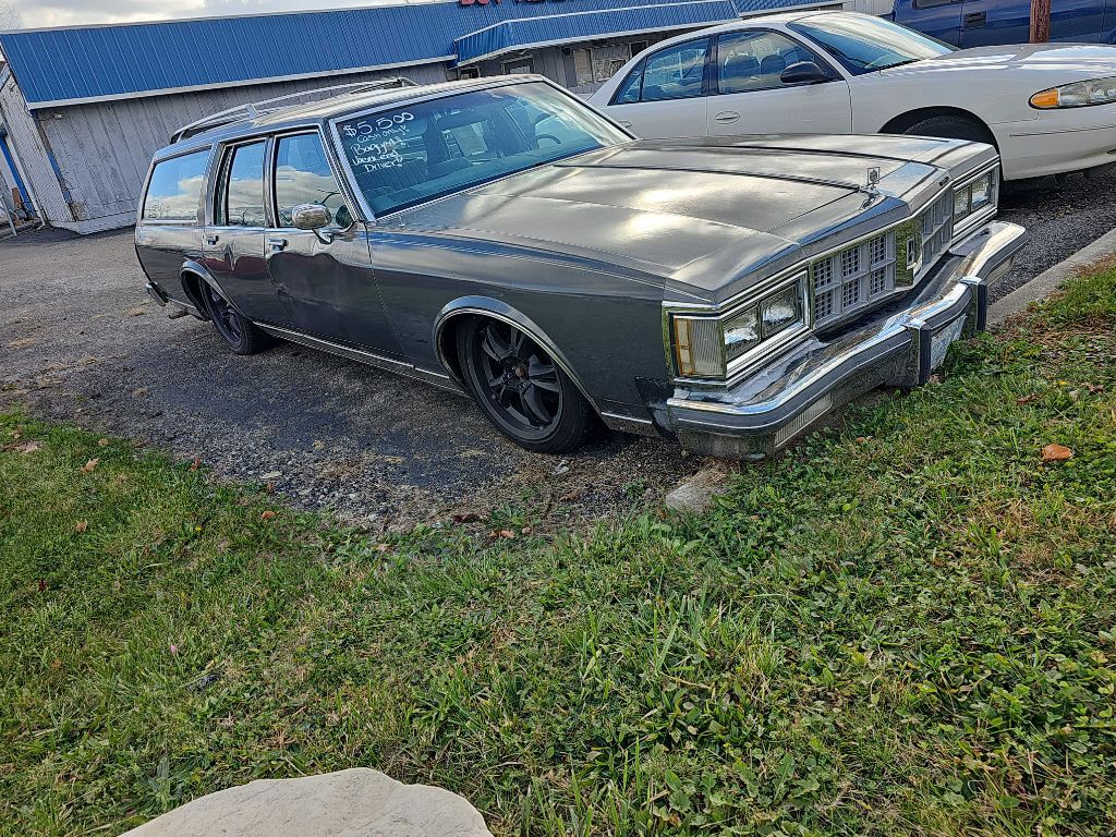 1986 Oldsmobile Custom Cruiser Image 3