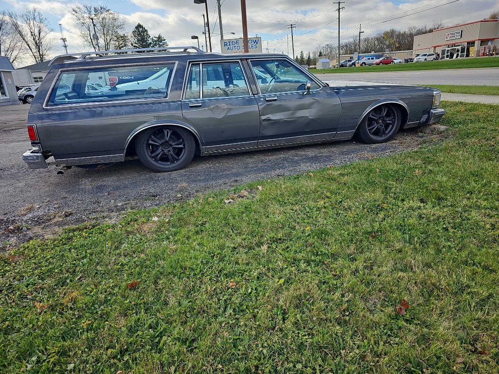 1986 Oldsmobile Custom Cruiser Image 4