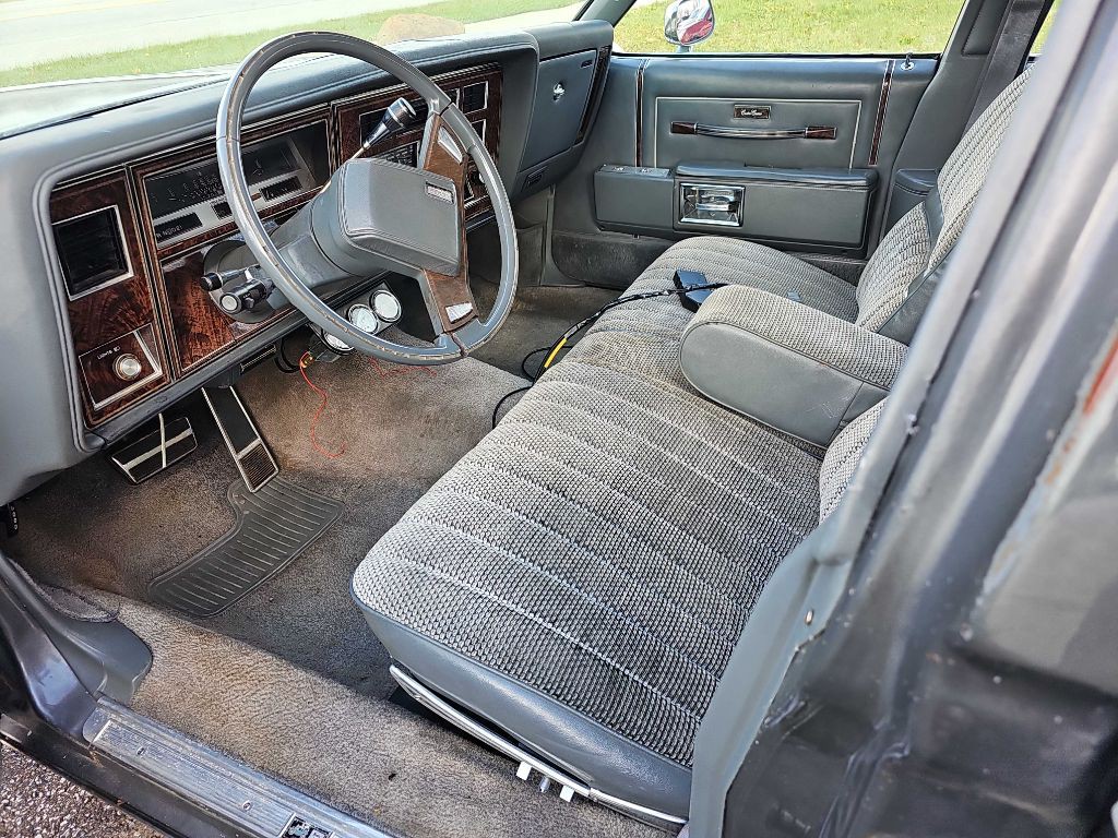 1986 Oldsmobile Custom Cruiser Image 6