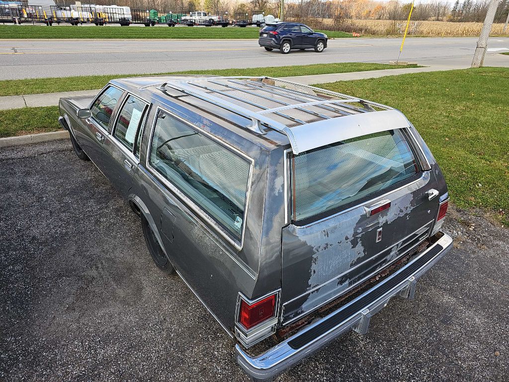 1986 Oldsmobile Custom Cruiser Image 7