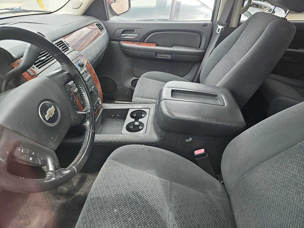 2005 Chevrolet Avalanche Image 1