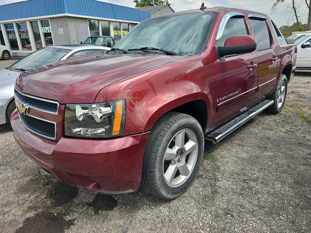 2005 Chevrolet Avalanche Image 2