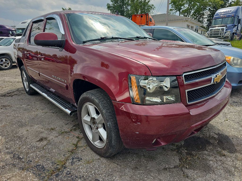 2005 Chevrolet Avalanche Image 3