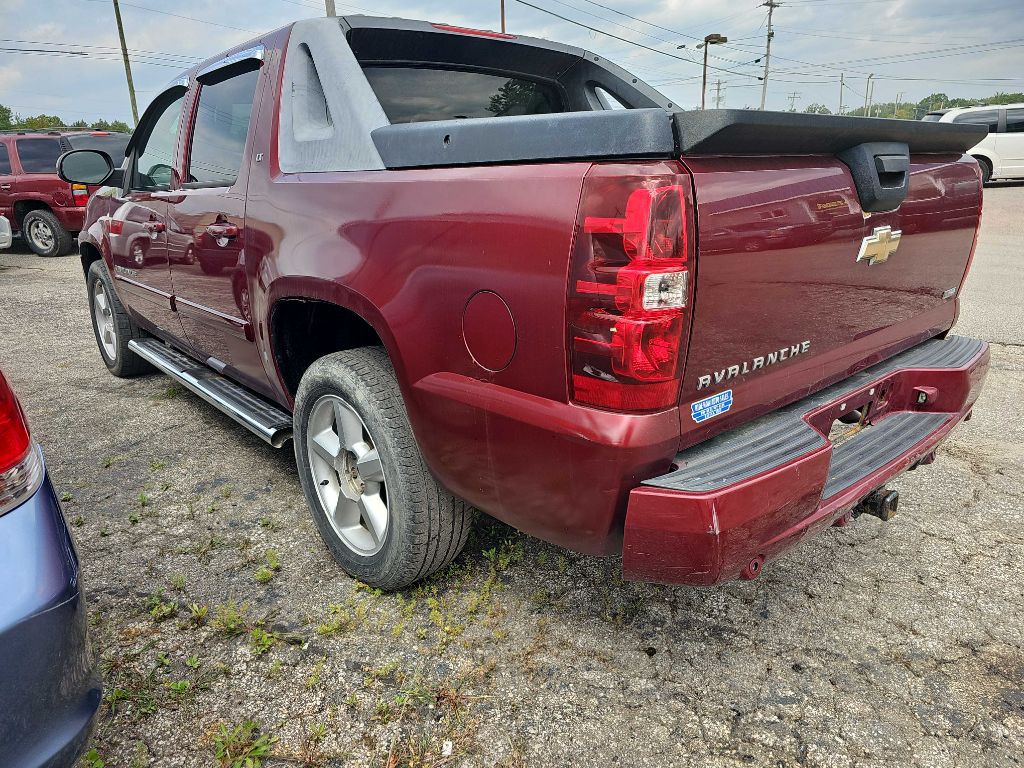 2005 Chevrolet Avalanche Image 4