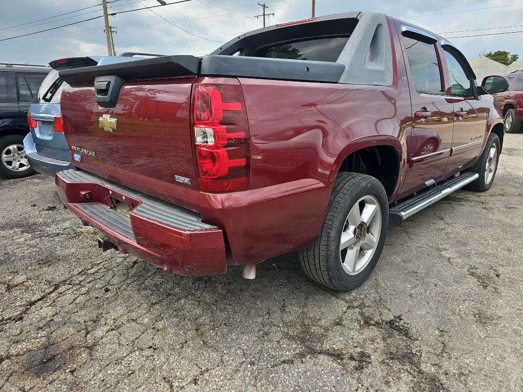 2005 Chevrolet Avalanche Image 5