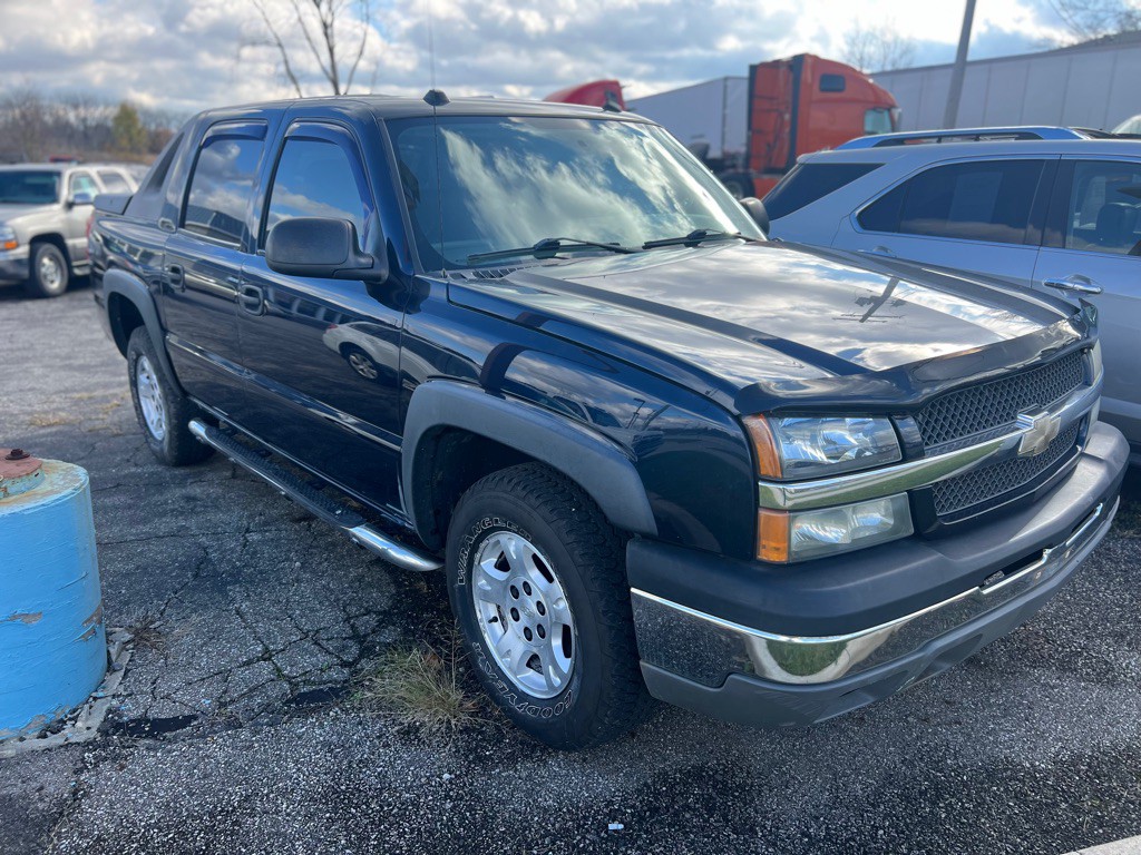 2004 Chevrolet Avalanche Image 2