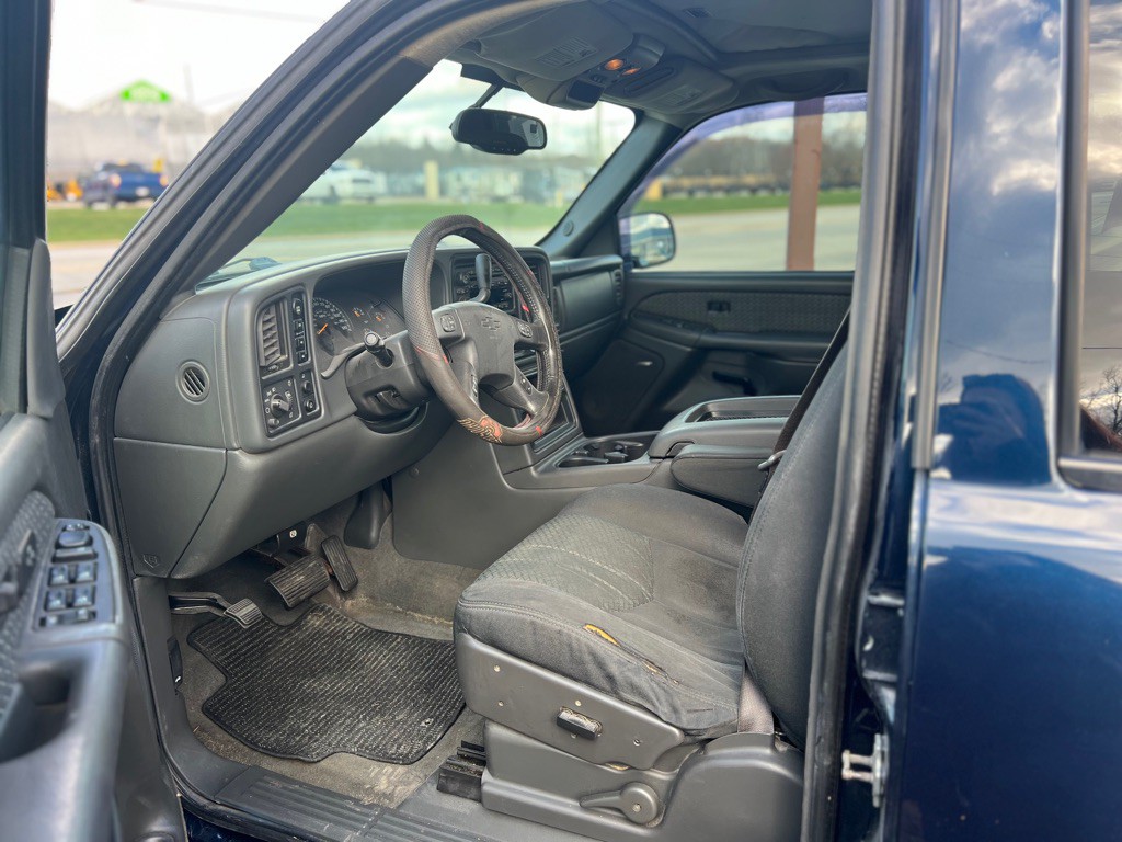 2004 Chevrolet Avalanche Image 4