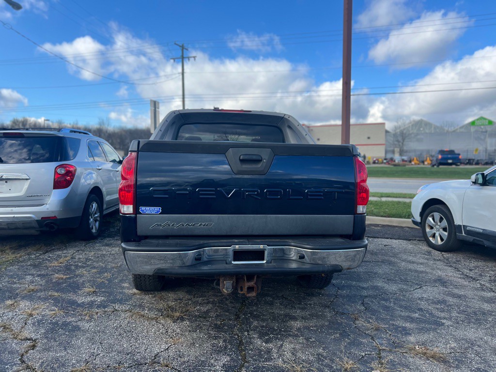2004 Chevrolet Avalanche Image 7