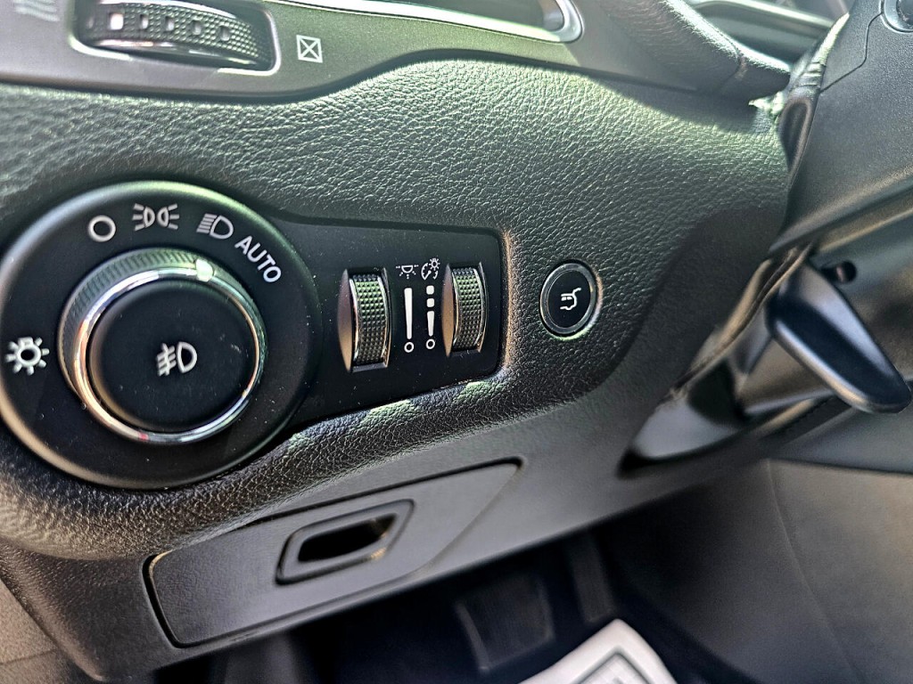 2019 Jeep Cherokee Image 35