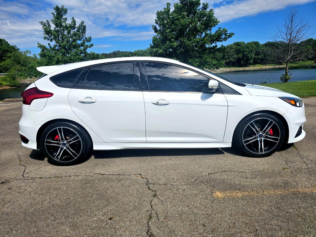 2017 Ford Focus Image 4