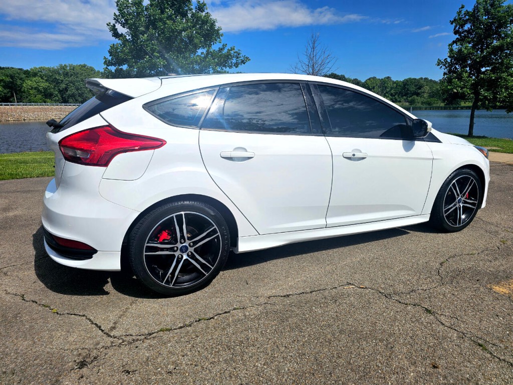 2017 Ford Focus Image 5