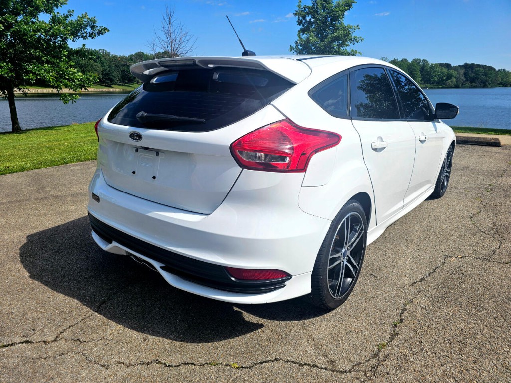 2017 Ford Focus Image 6