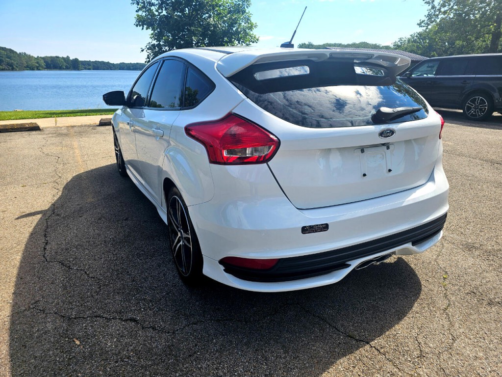 2017 Ford Focus Image 8
