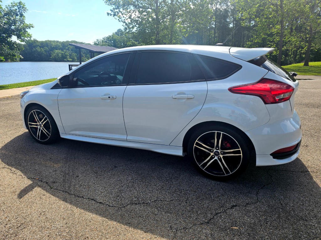 2017 Ford Focus Image 9