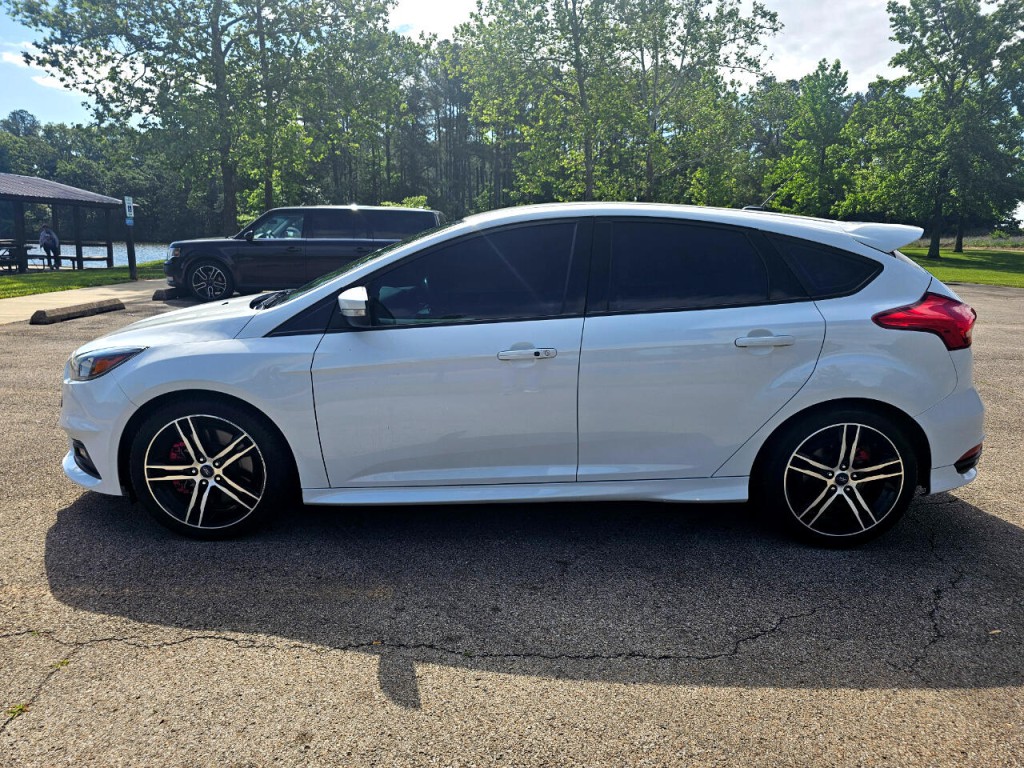 2017 Ford Focus Image 10