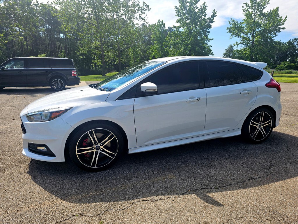 2017 Ford Focus Image 11