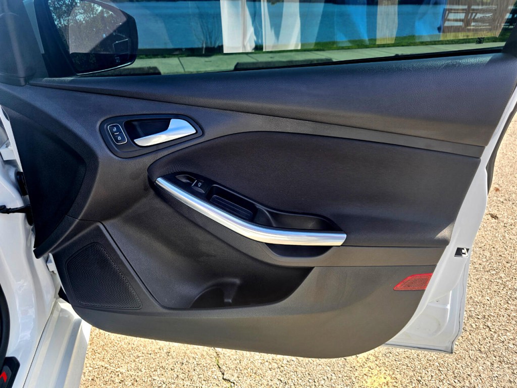 2017 Ford Focus Image 17