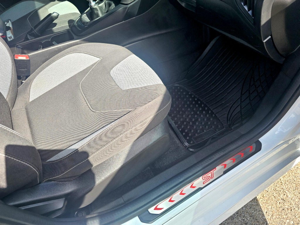 2017 Ford Focus Image 18