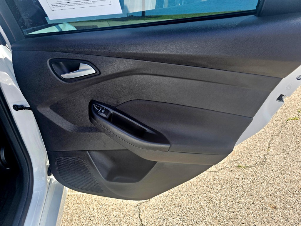 2017 Ford Focus Image 19