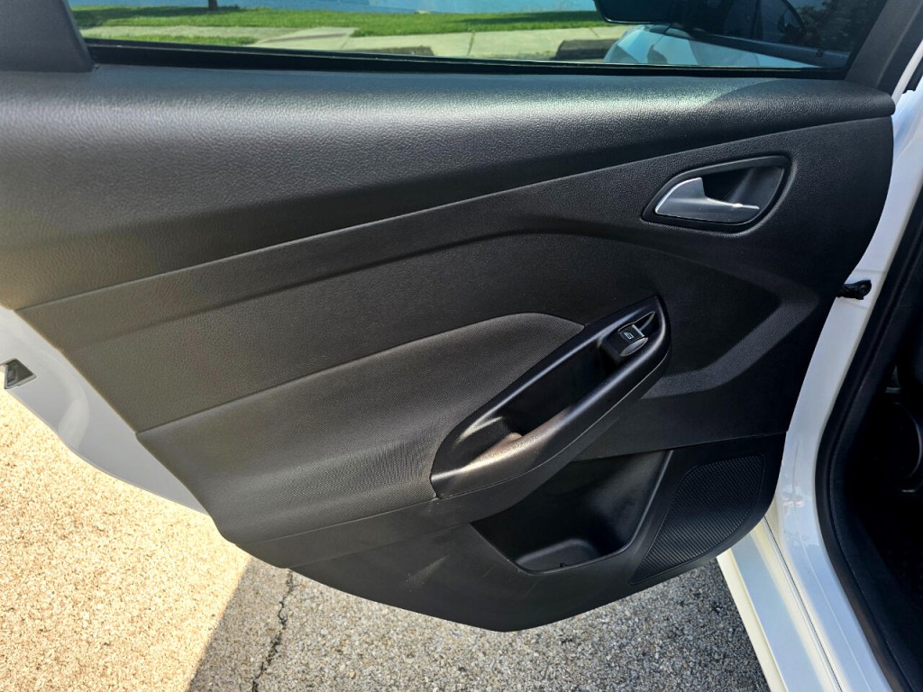 2017 Ford Focus Image 23