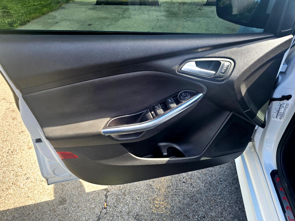 2017 Ford Focus Image 25