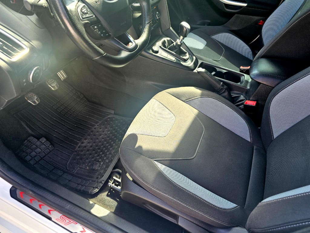 2017 Ford Focus Image 26