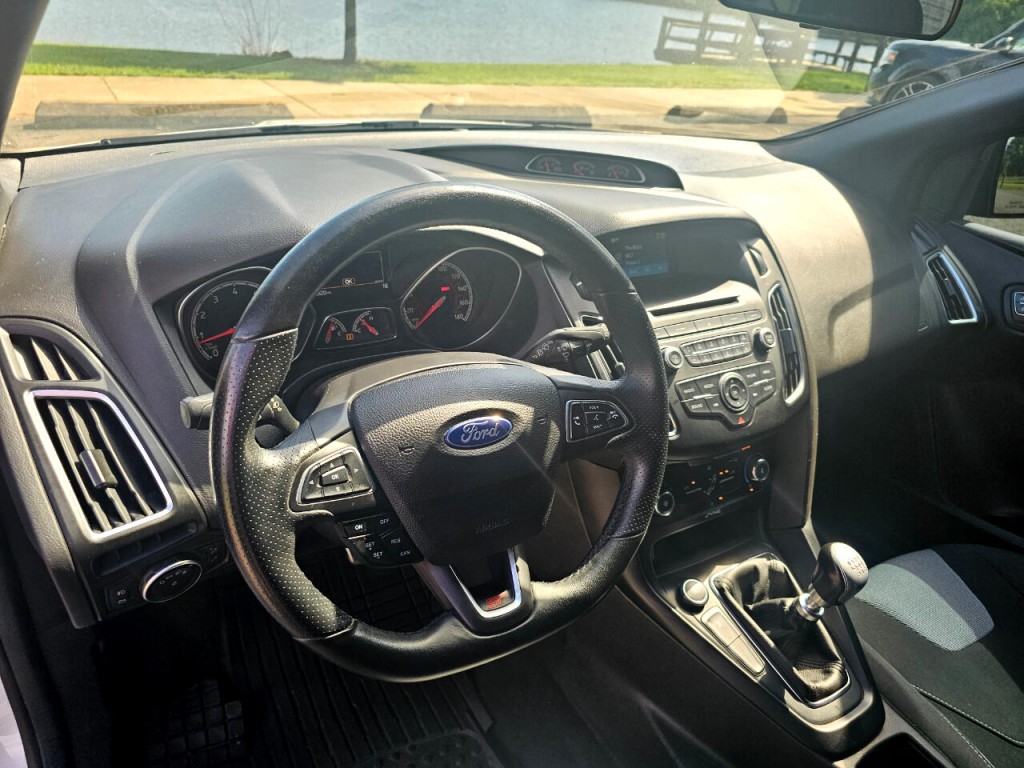 2017 Ford Focus Image 28