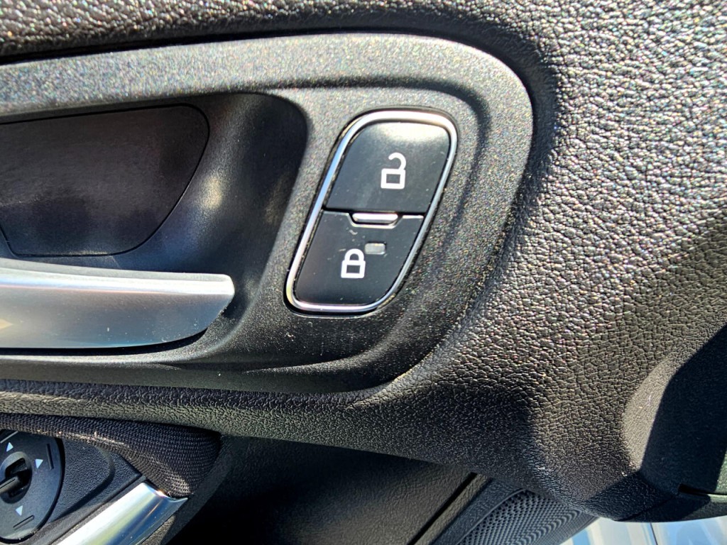 2017 Ford Focus Image 33