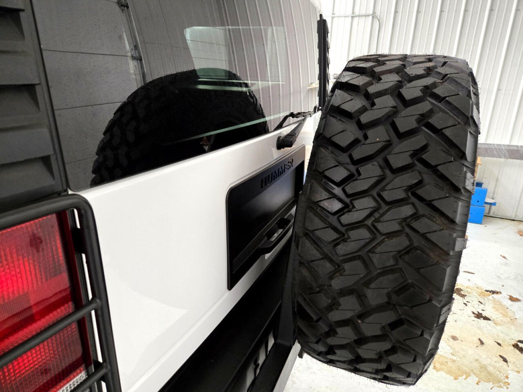 2008 AM General Hummer Image 9