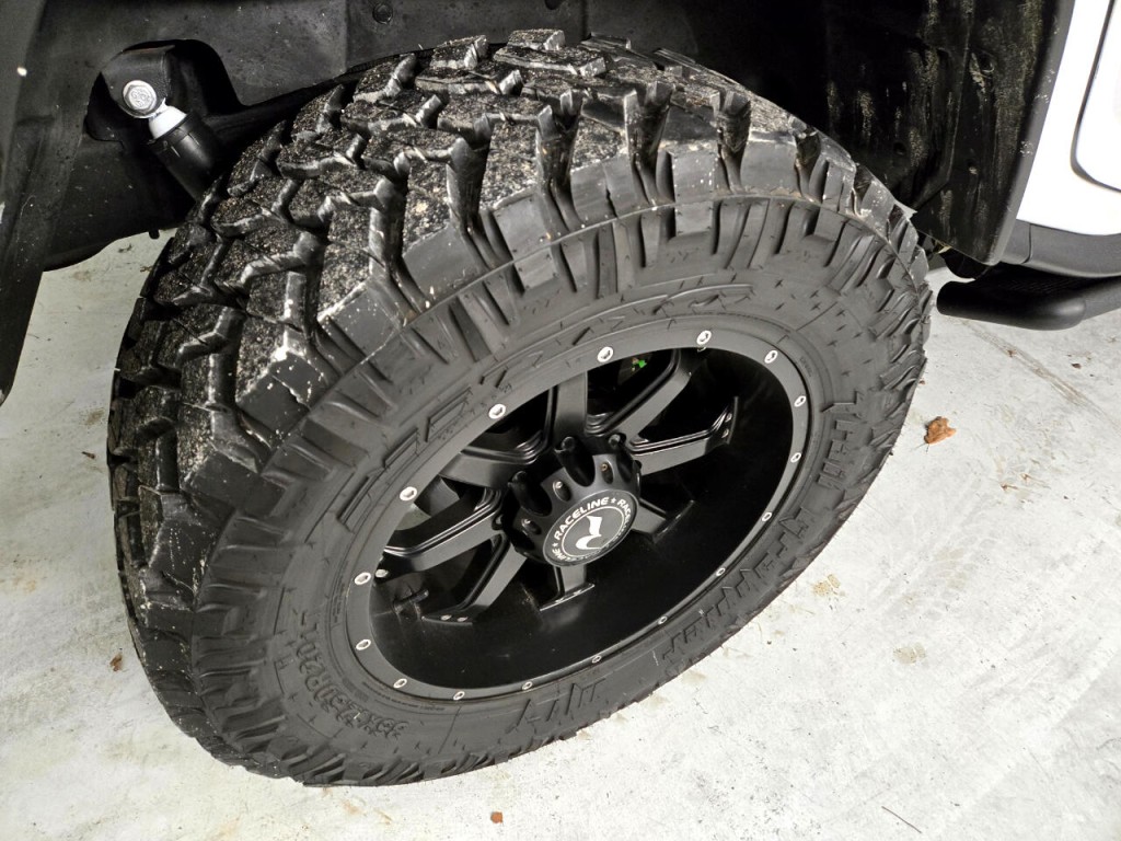 2008 AM General Hummer Image 11