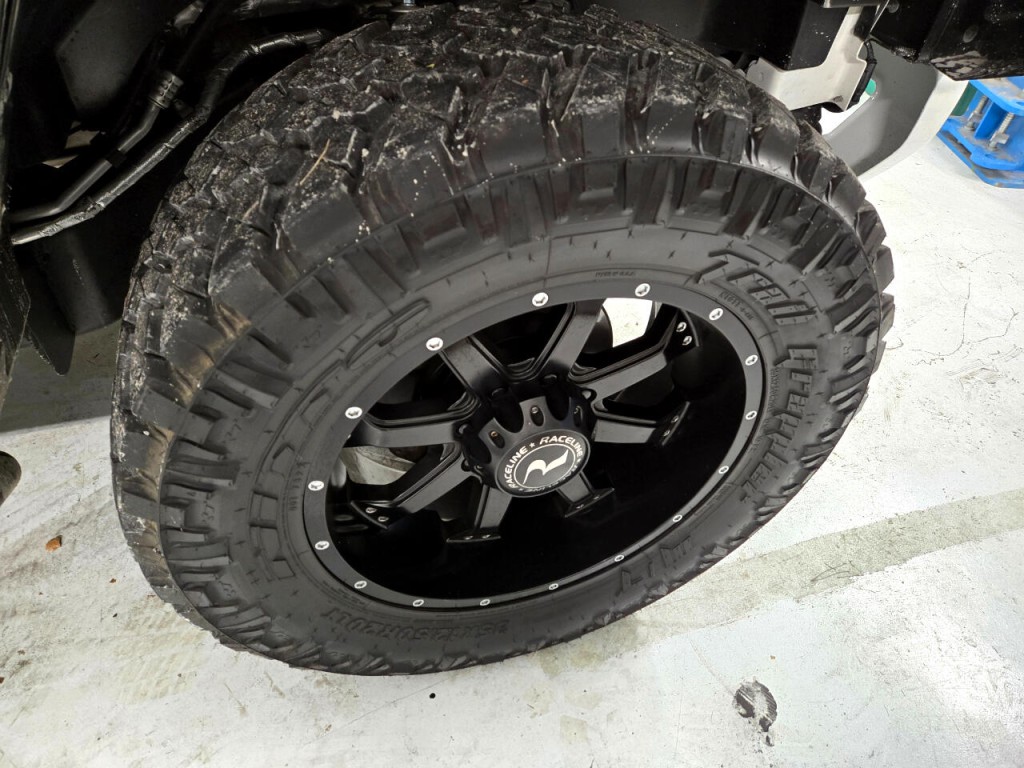 2008 AM General Hummer Image 12