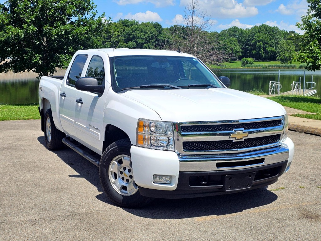 2011 Chevrolet Silverado 1500 Image 2