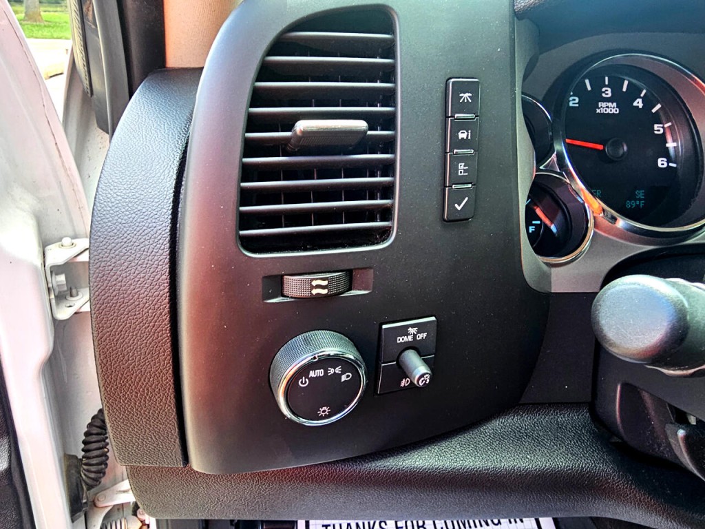 2011 Chevrolet Silverado 1500 Image 32