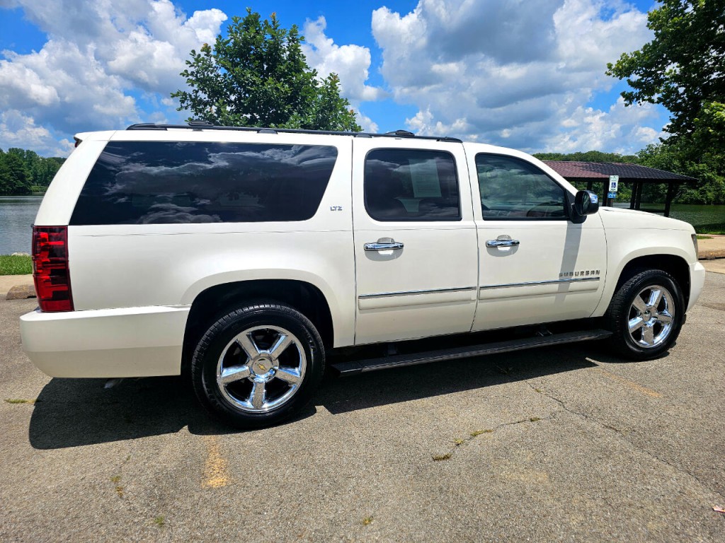 2011 Chevrolet Suburban Image 5