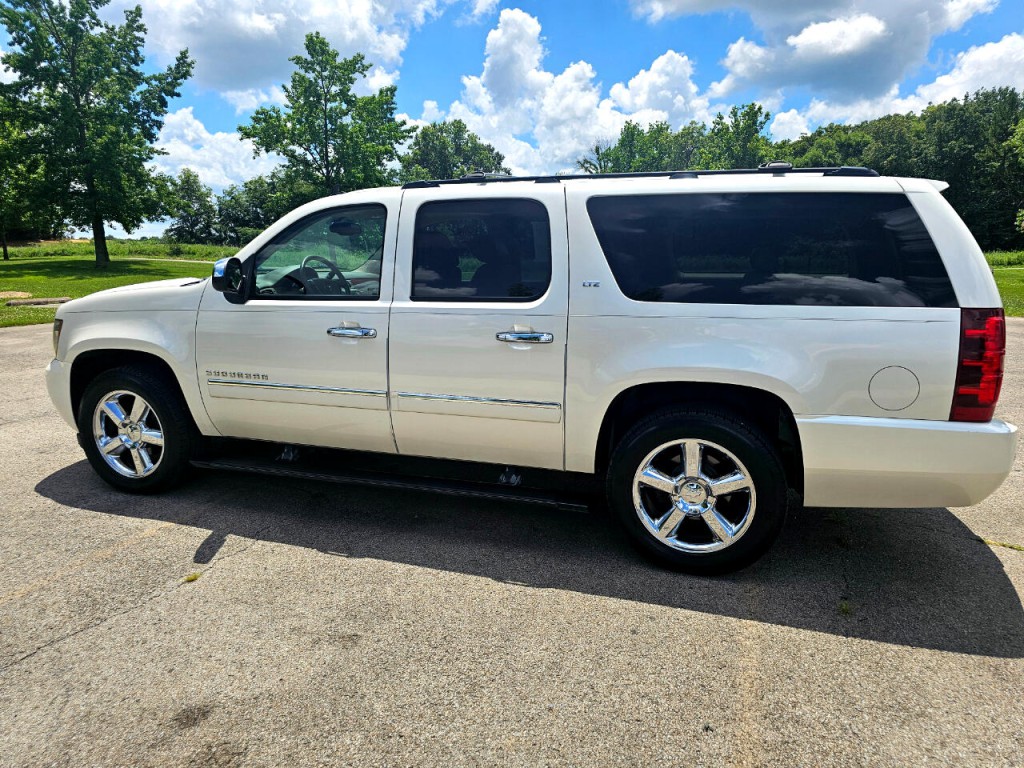 2011 Chevrolet Suburban Image 9
