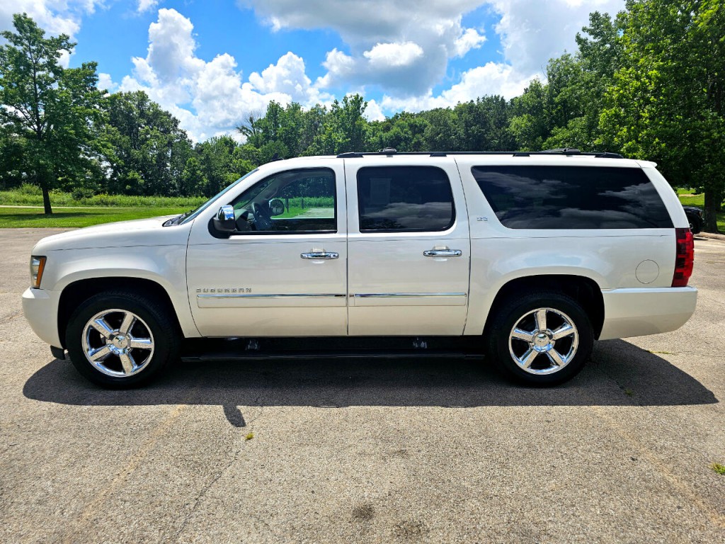 2011 Chevrolet Suburban Image 10