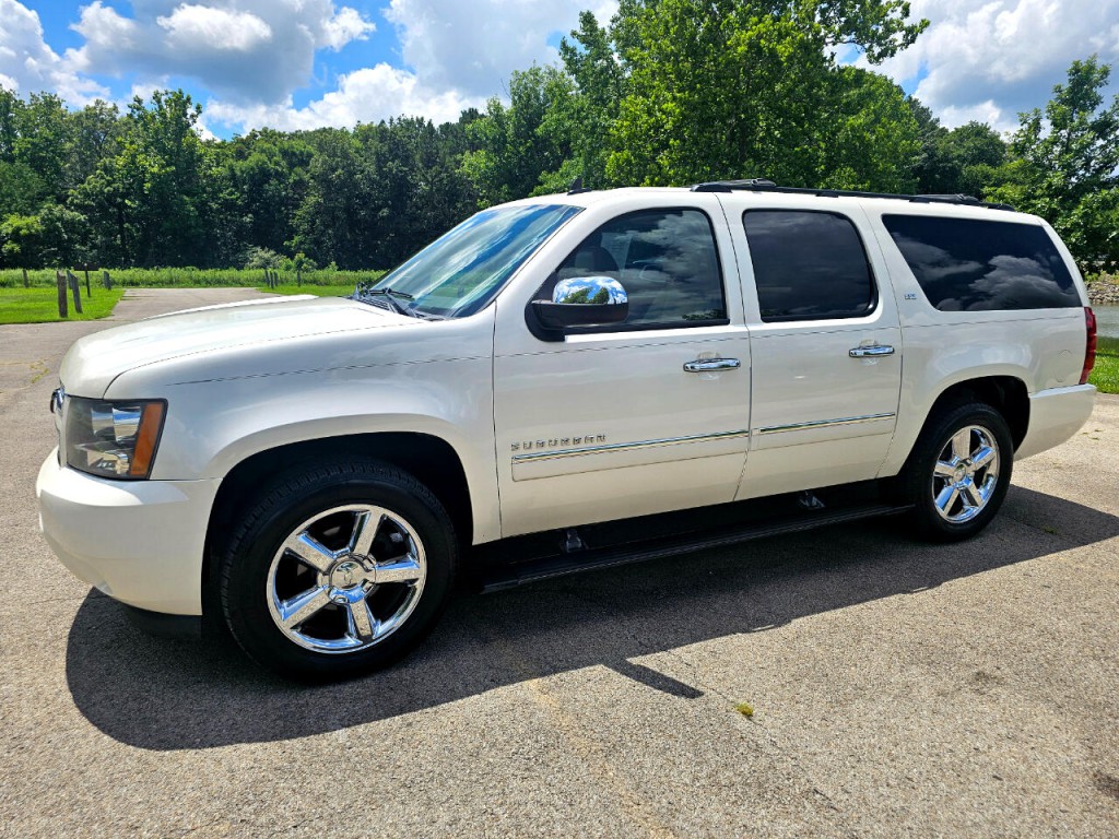 2011 Chevrolet Suburban Image 11