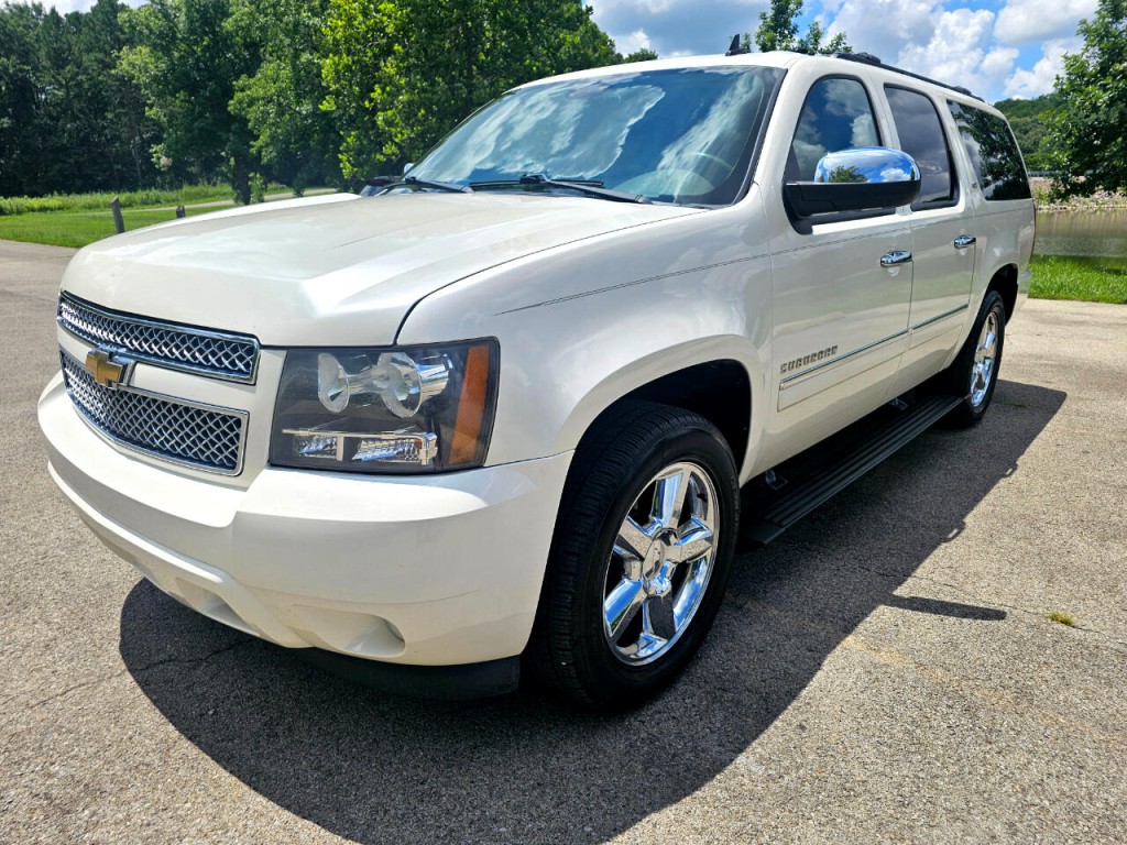2011 Chevrolet Suburban Image 12
