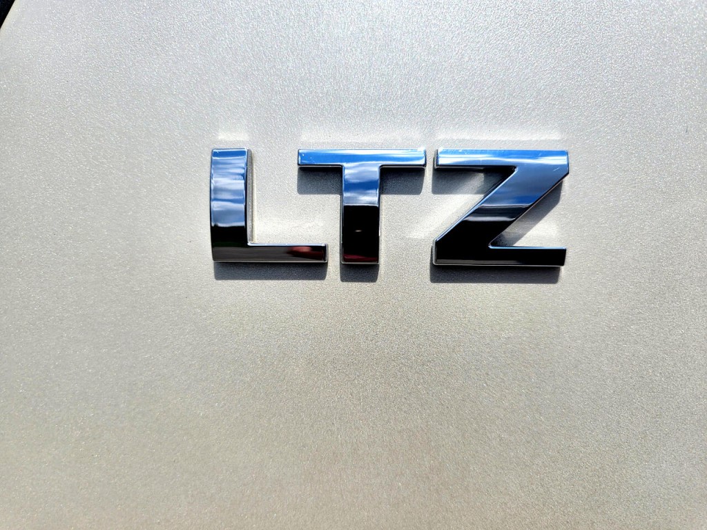 2011 Chevrolet Suburban Image 16