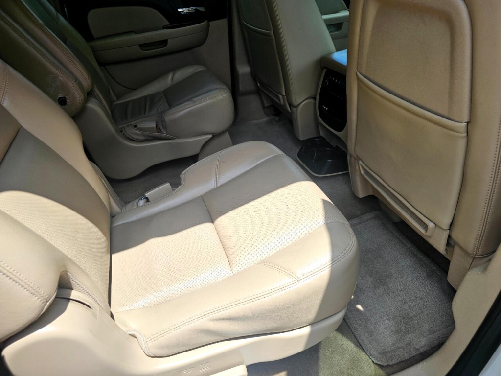 2011 Chevrolet Suburban Image 20