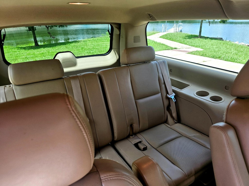 2011 Chevrolet Suburban Image 21
