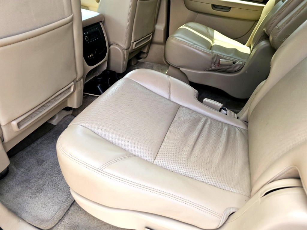 2011 Chevrolet Suburban Image 25