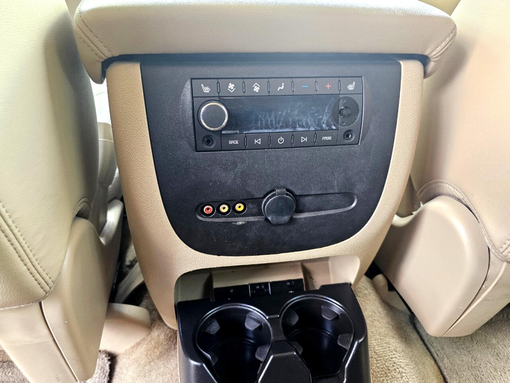 2011 Chevrolet Suburban Image 26