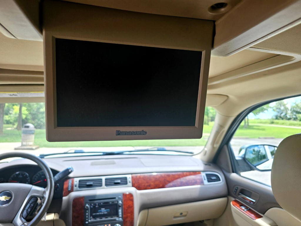 2011 Chevrolet Suburban Image 27