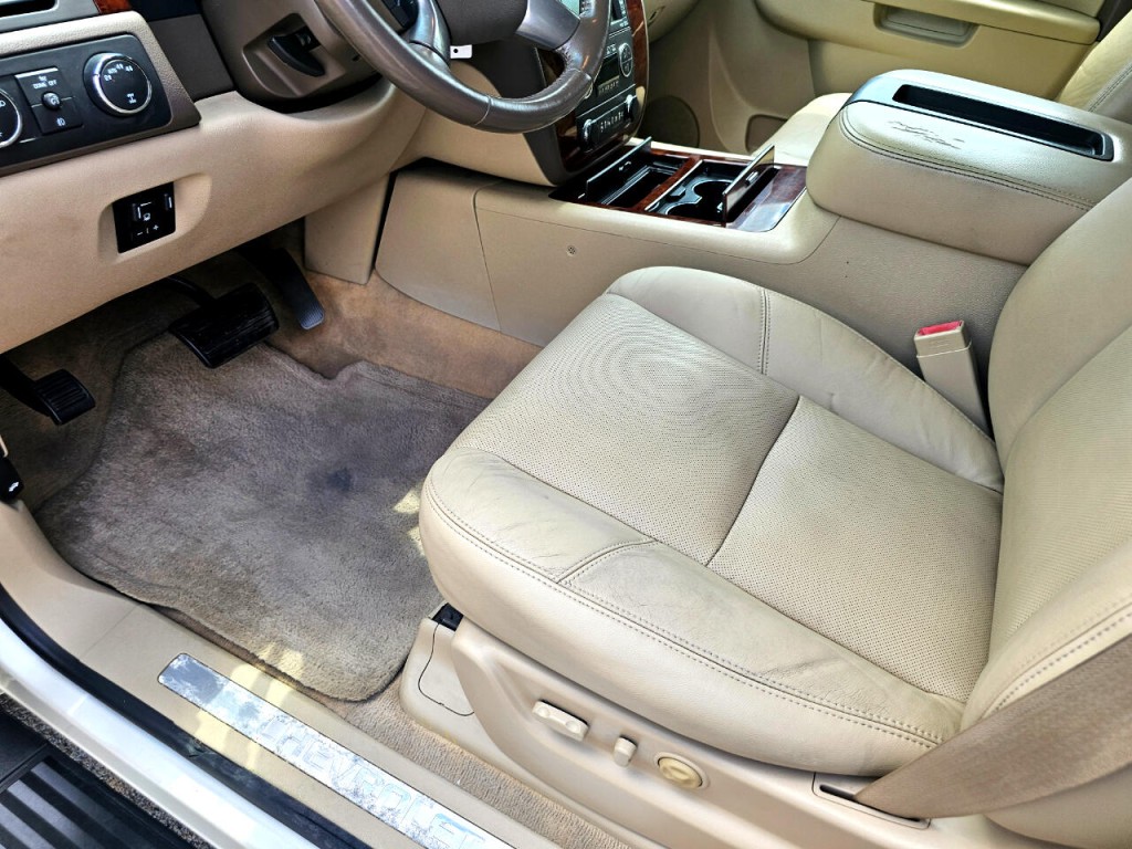 2011 Chevrolet Suburban Image 29