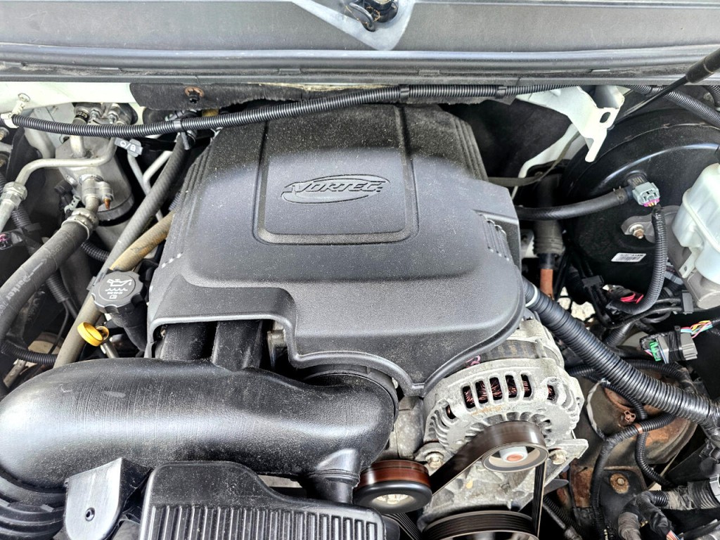 2011 Chevrolet Suburban Image 32