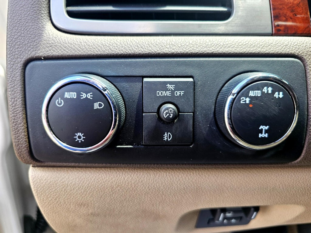 2011 Chevrolet Suburban Image 36