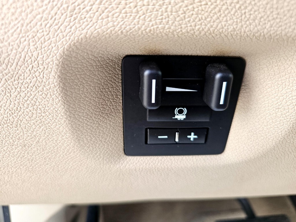 2011 Chevrolet Suburban Image 37