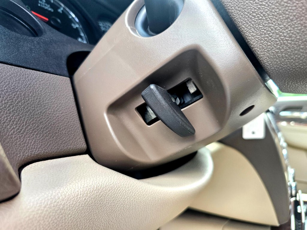 2011 Chevrolet Suburban Image 38