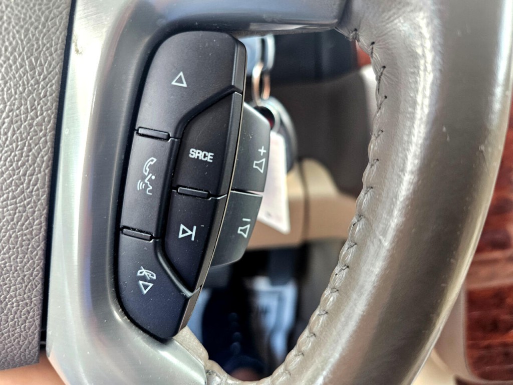 2011 Chevrolet Suburban Image 39